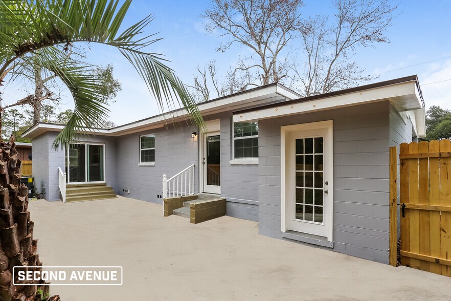 Primary Photo - 6554 Albicore Rd