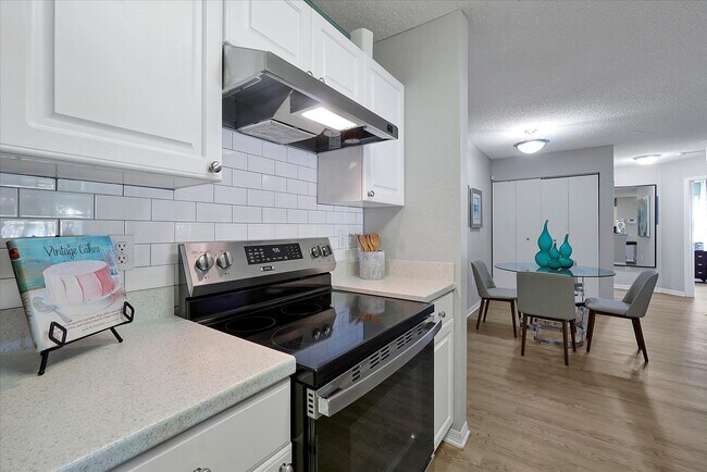 Building Photo - ARIUM Lakeview