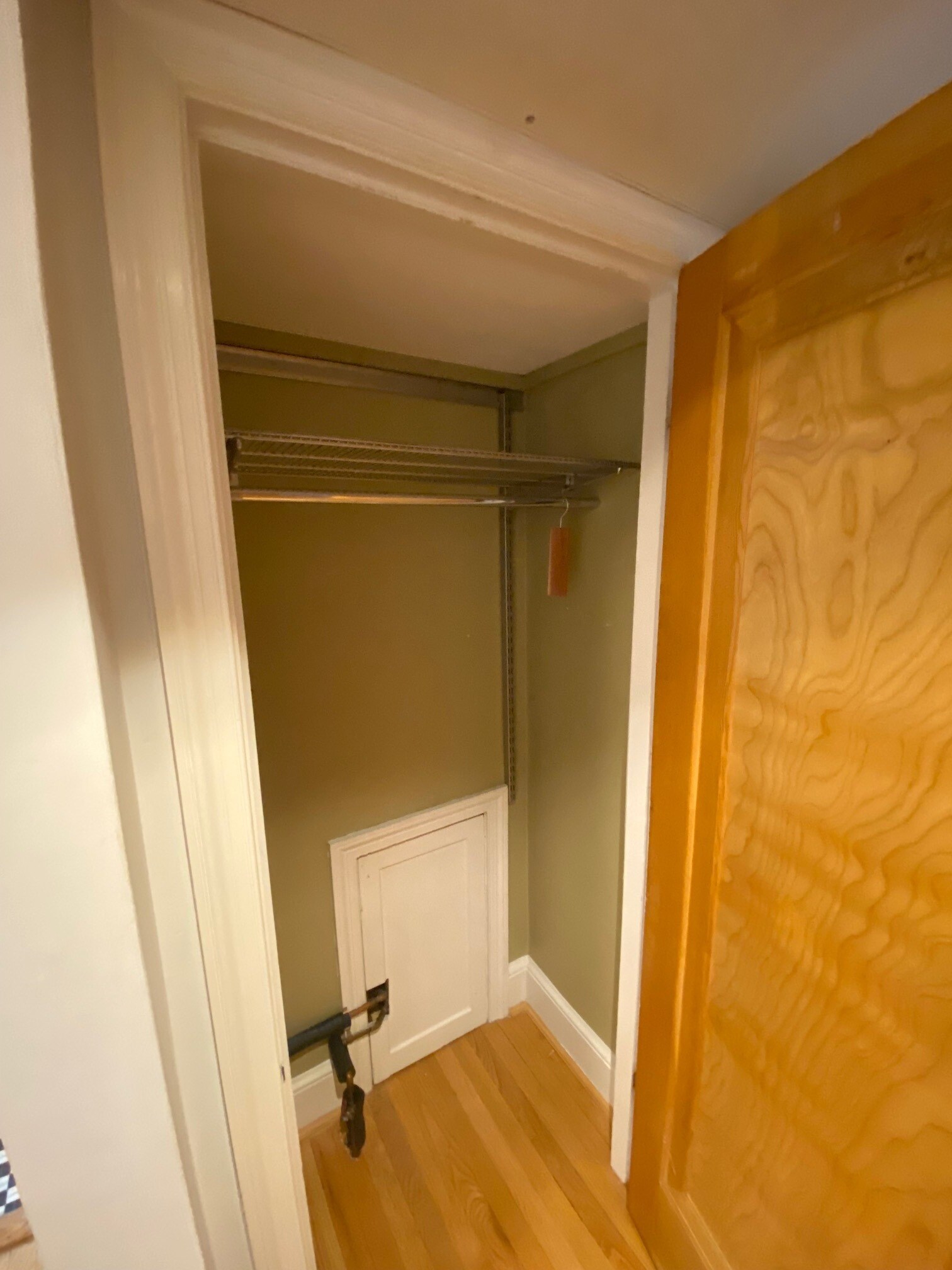 Building Photo - 909 E St SE