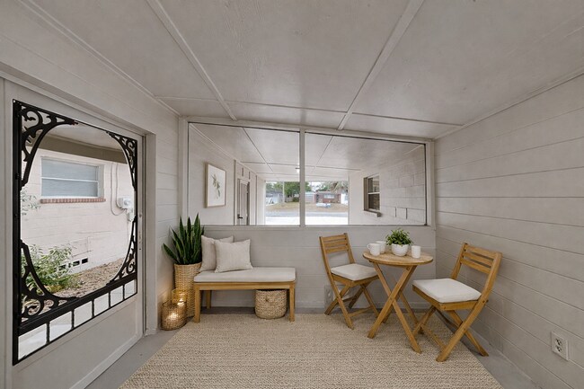 Building Photo - Updated 3 Bed, 2 Bath Home with Fenced Yard & Sunroom in Jacksonville, FL