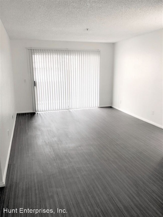 Building Photo - 8014 Mango Ave