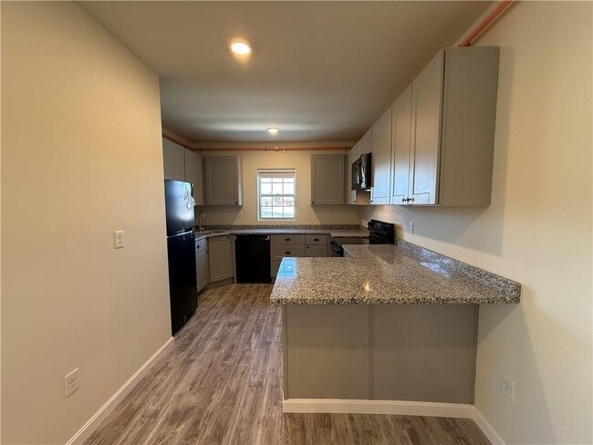 Building Photo - 327 Pine St