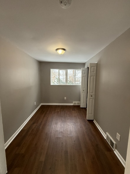 Building Photo - 11491 Dodge Ave