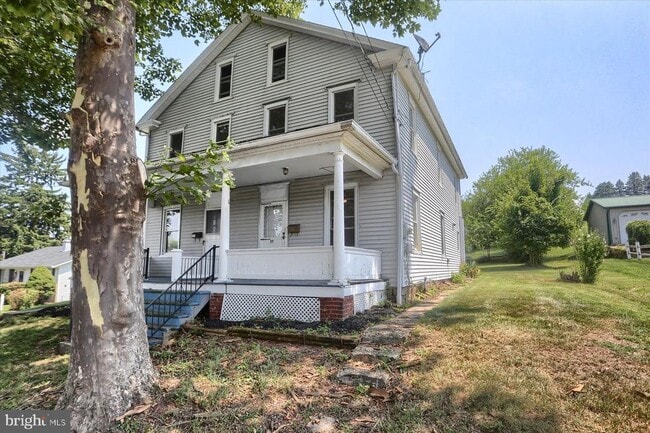 Building Photo - 117 3rd St