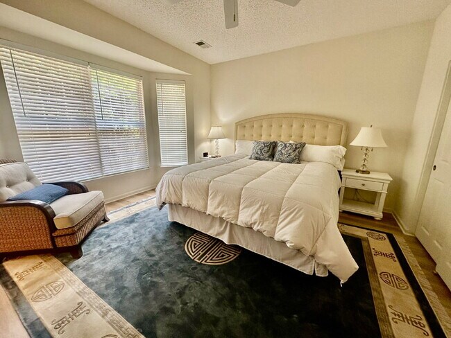 Building Photo - Fully Furnished Two Bedroom Home in Sun City!