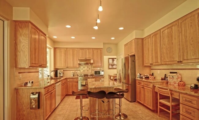 Building Photo - An Elegant impeccably maintained home with...