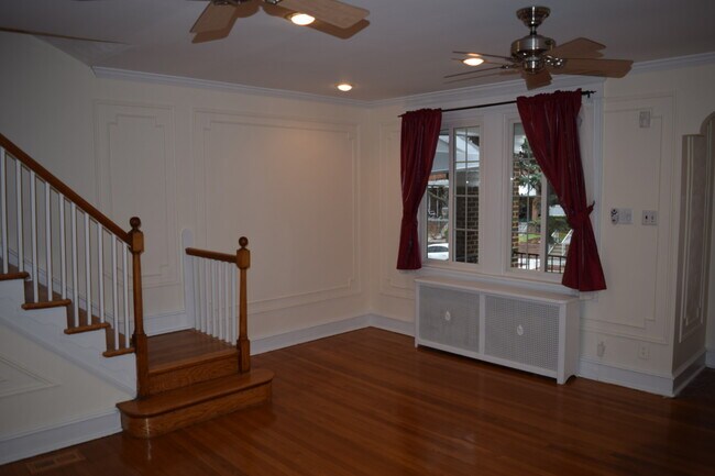 Building Photo - Regal Rowhome! 3 Beautiful Finished Levels!