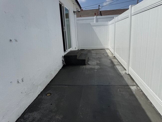 Building Photo - Stunning Fully Renovated Home in Prime Bur...