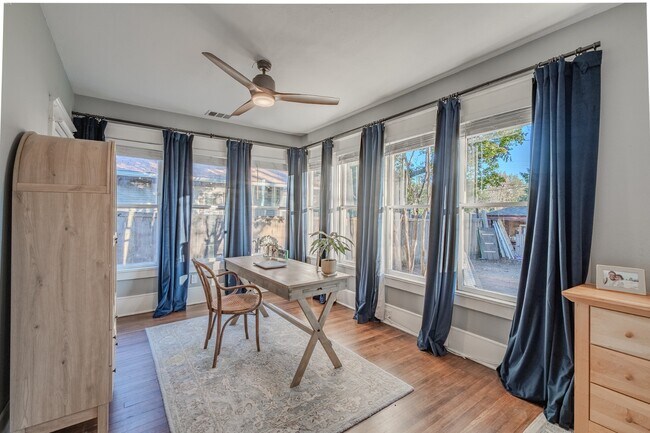 Building Photo - Updated Historically Charming Bungalow walking distance to Greenville Ave