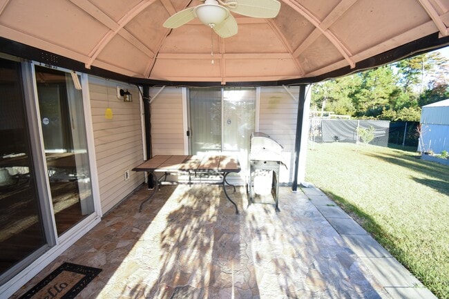 Building Photo - 717 W Perry Rd