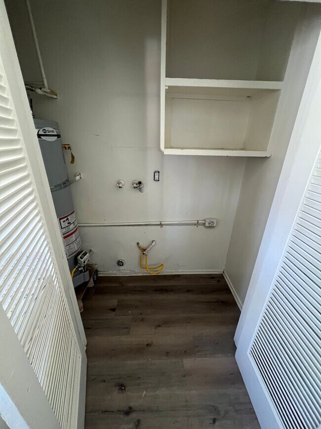 Building Photo - 4 bedroom 2 bath,  fenced yard w/ fruit tr...