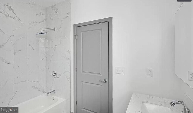 Building Photo - 2646 Janney St