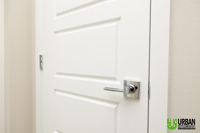 Building Photo - 3744 Clinton Rd