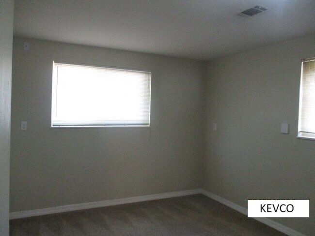 Building Photo - Wonderful Home in Campus West!