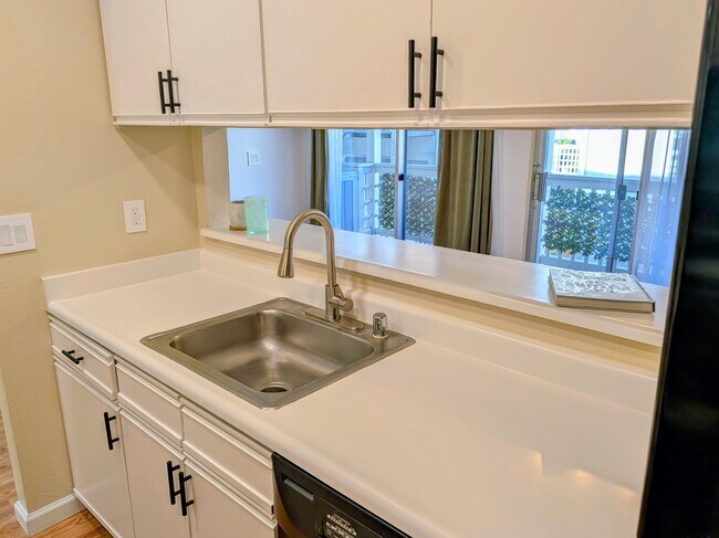 Building Photo - 2709 Oak Rd