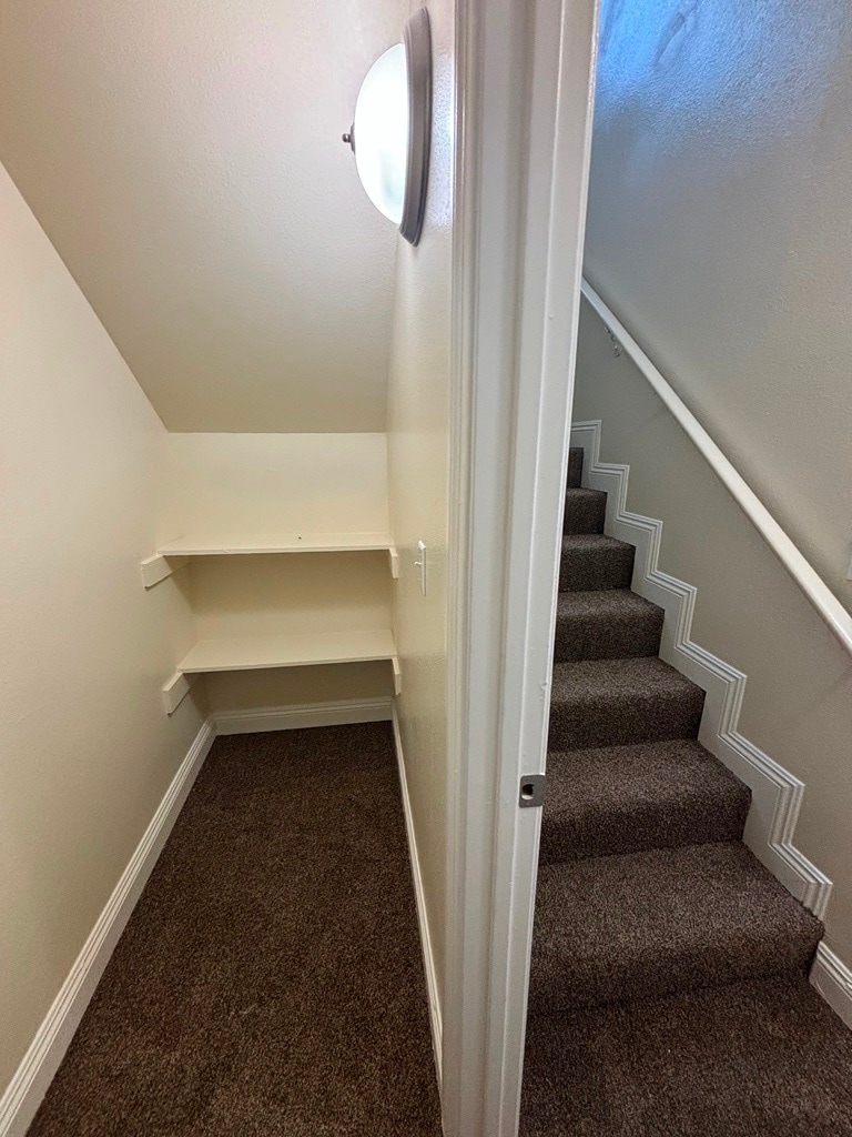 Building Photo - 834 1/2 E 77th St