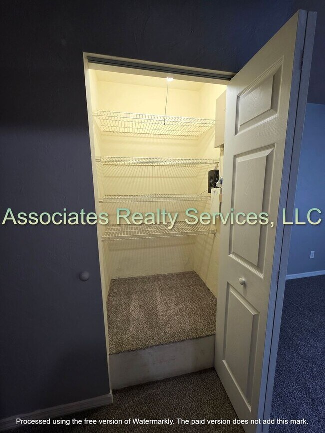 Building Photo - 2 bed/1.5 baths in Shell Rock Villas- 2 We...