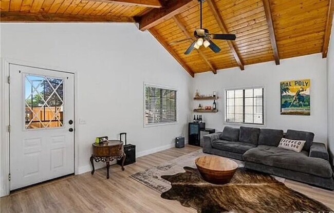 Building Photo - Charming 3 Bedroom 2 Bath Paso Robles Home