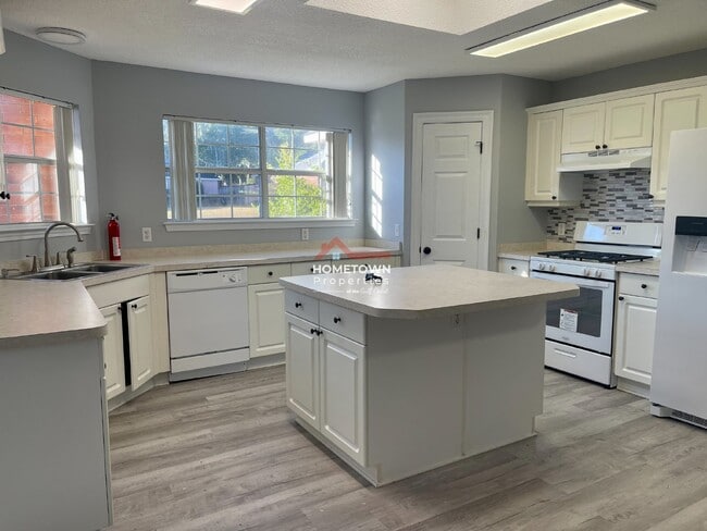Building Photo - 3/2 Home in Cantonment