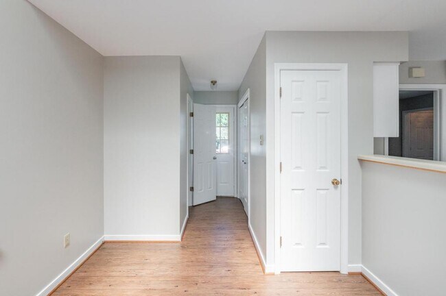 Building Photo - 8915 Castle Point Dr