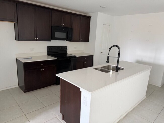 Building Photo - 325 Carthage Dr