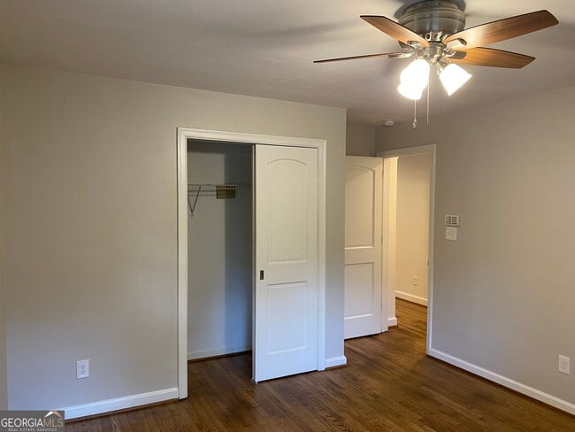 Building Photo - 2021 Woodbine Terrace NE