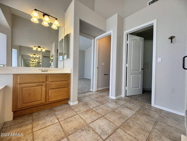 Building Photo - 1795 W Canary Way