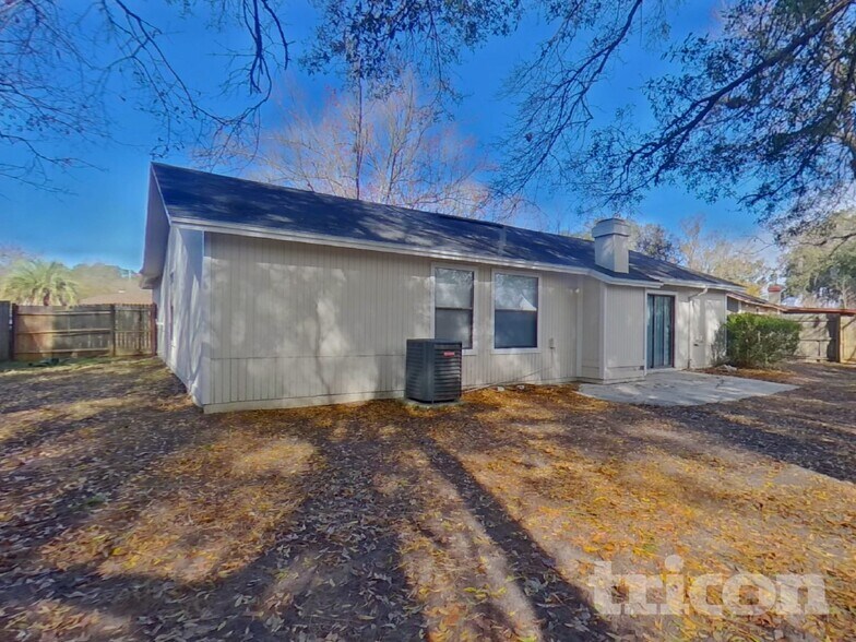 Building Photo - 11565 N Ride Cir E