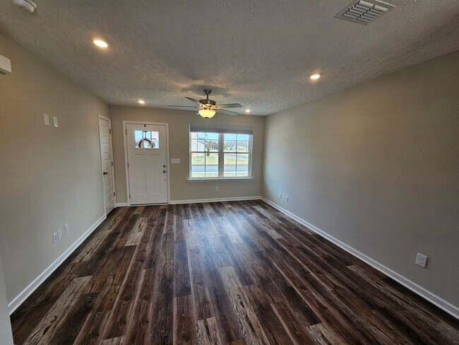 Building Photo - Beautiful Home in Newer Manchester Neighborhood