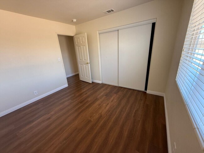 Building Photo - Beautiful Home In Apple Valley Vineyards-4...