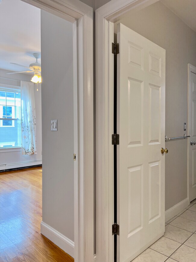 Building Photo - 102 Salem St