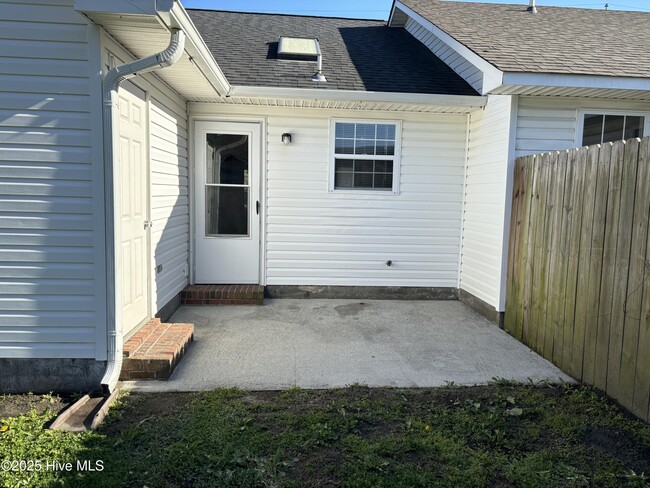 Building Photo - 2302 Knollwood Ln