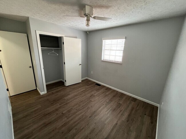 Building Photo - Fantastic 3 bedroom 2 bathroom single family home Johnstown