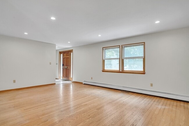 Building Photo - 115 Rowe St