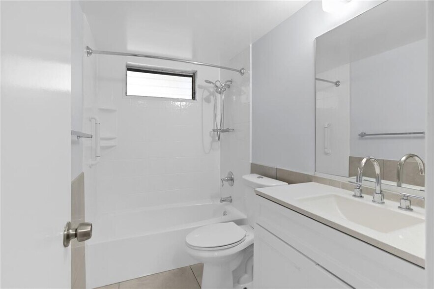 Building Photo - 4100 N 58th Ave