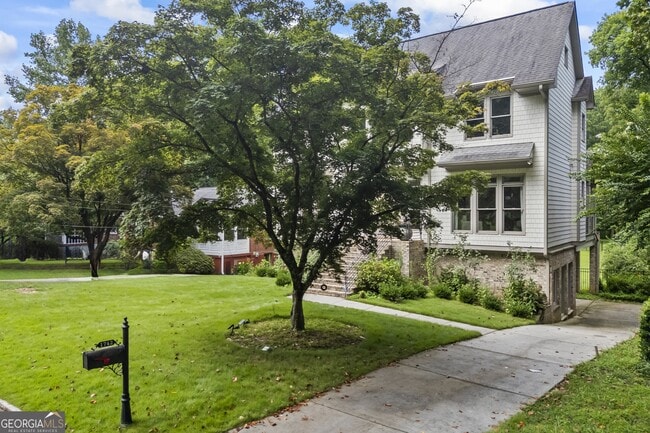 Building Photo - 1742 Helen Dr NE