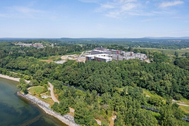 Building Photo - Spacious 1-Bed, 2-Bath + Den with Lake Vie...
