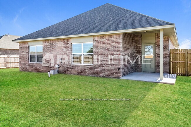 Building Photo - 1201 Round Leaf Rd