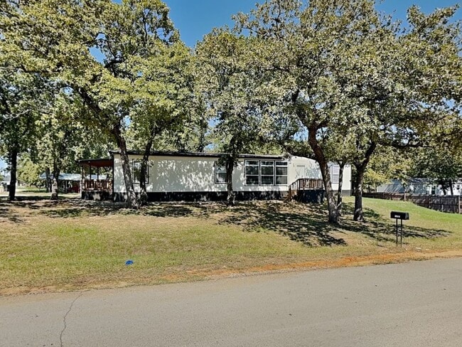Primary Photo - MOVE IN READY NOW! COUNTRY OASIS!