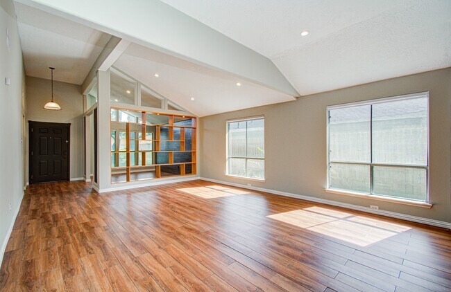 Building Photo - 10546 Rippling Fields Dr