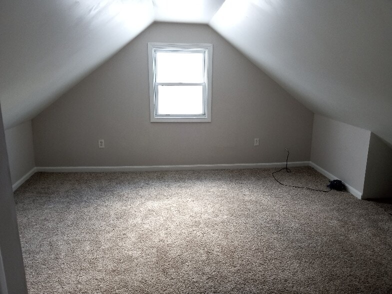 Building Photo - 249 E Merrimack St