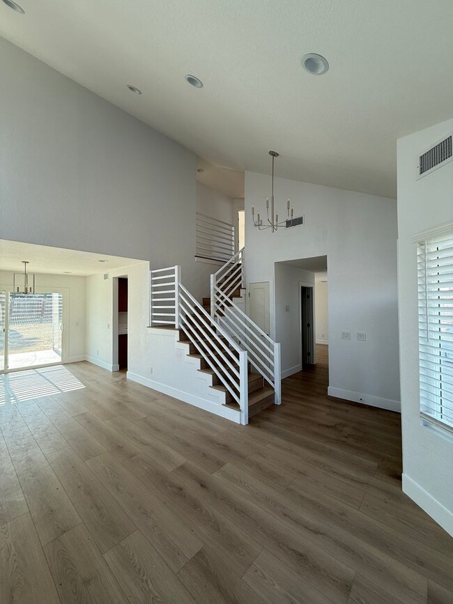 Building Photo - Beautifully Remodeled 2 Story Home Availab...