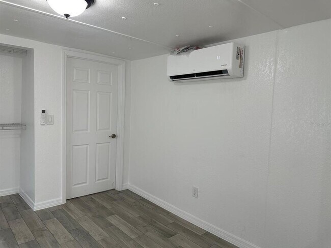 Building Photo - 3061 Crystal Hills Dr