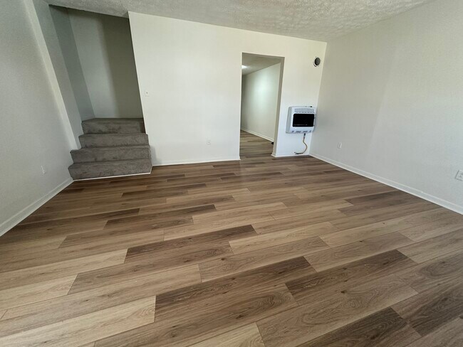 Building Photo - 219 Huston St