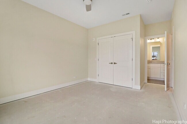 Building Photo - 319 S Glendale Ave