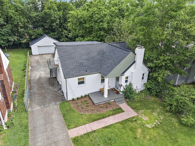Building Photo - 238 Thuss Ave