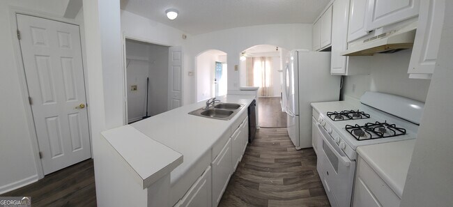 Building Photo - 200 Glynn Addy Dr