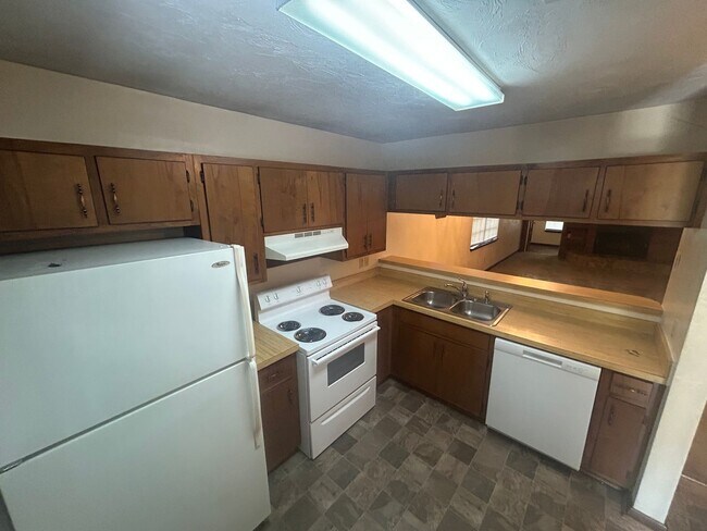 Building Photo - 2/2/ Walking Distance To Capital Regional ...