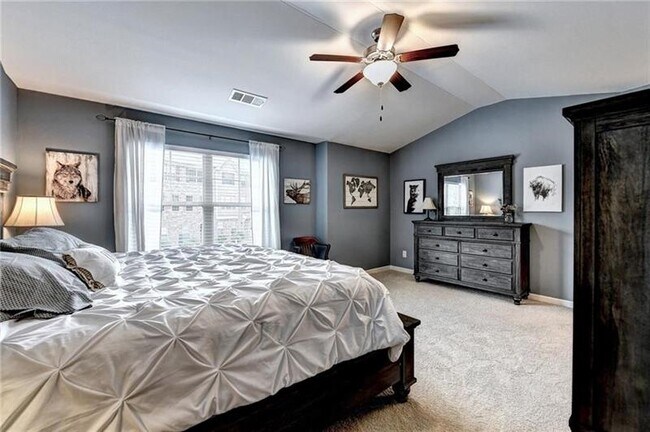 Building Photo - 5880 Vinyard Ln