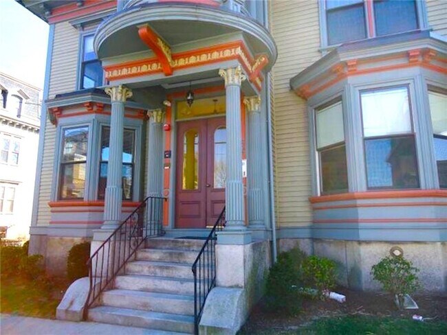 Primary Photo - 52 Parkis Ave